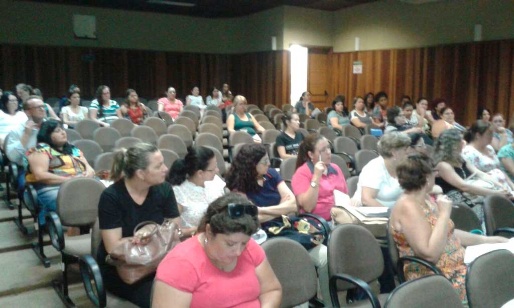 Educação - Educação discute com profissionais do magistério lei do plano de carreira