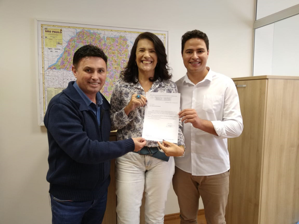 Política - Fontes entrega pedido da Apae à deputada Valéria Bolsonaro