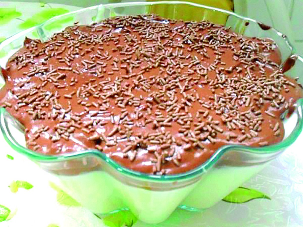 - Doce gelado de coco com chocolate