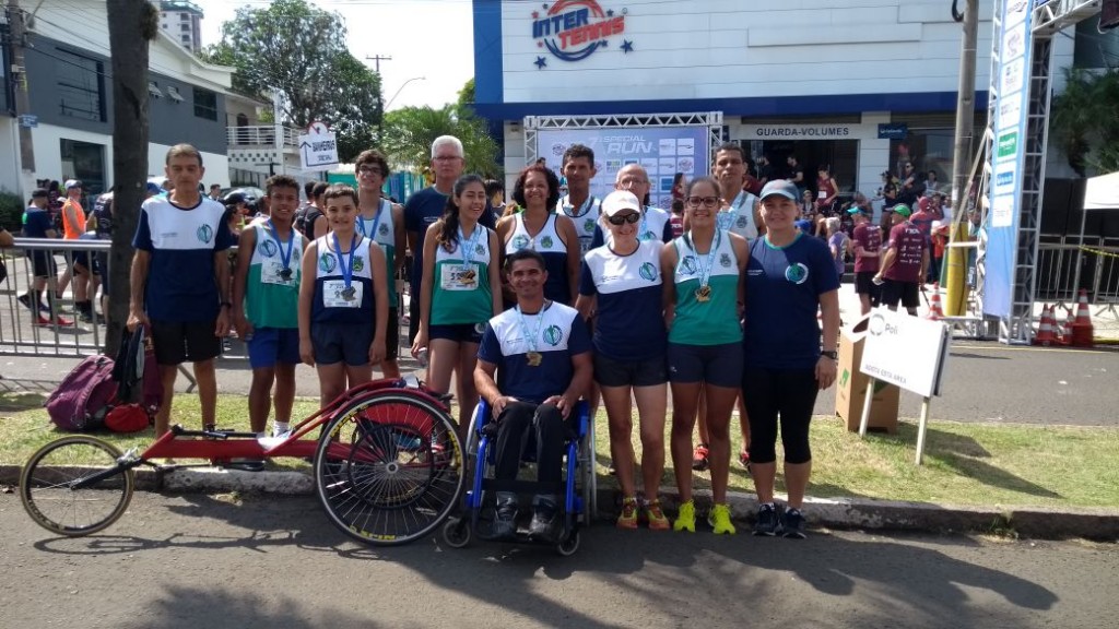 Esporte - Equipe de atletismo consegue bons resultados em Piracicaba