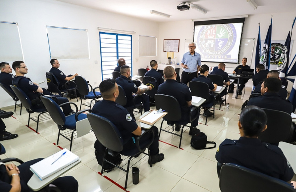 Cidades - Guardas de Louveira recebem capacitação na Academia da Guarda Municipal de Santa Bárbara d’Oeste