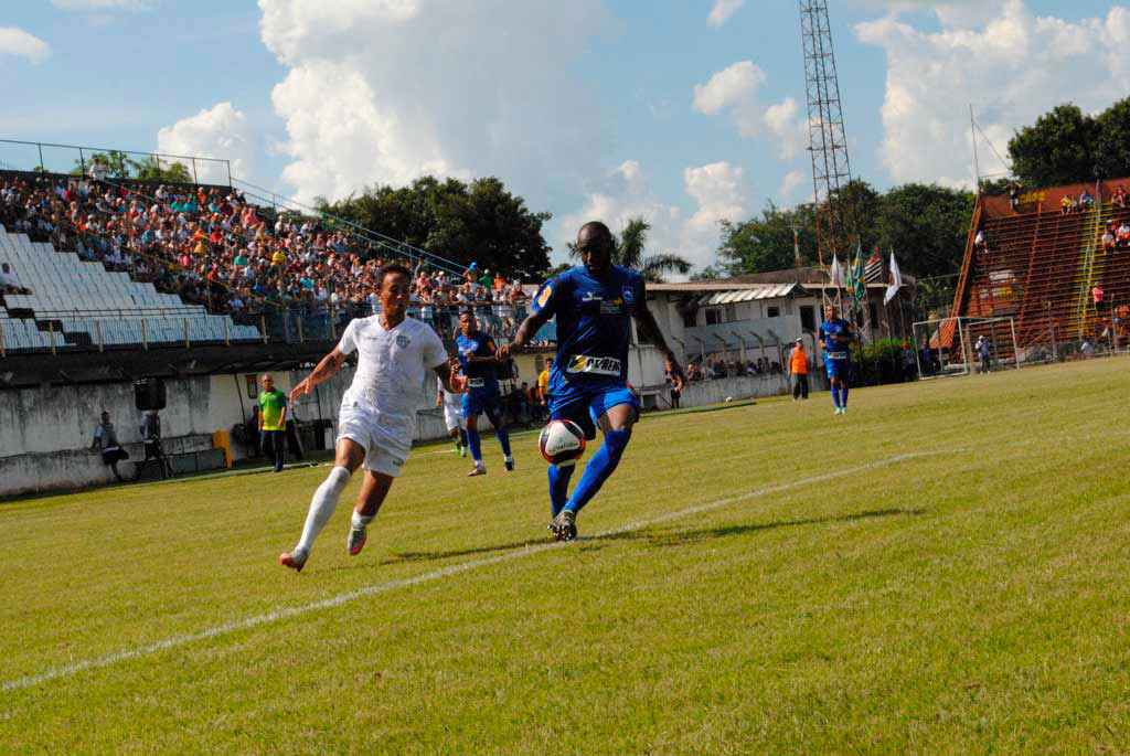 Esporte - Sem poder ofensivo, União estreia com derrota em casa