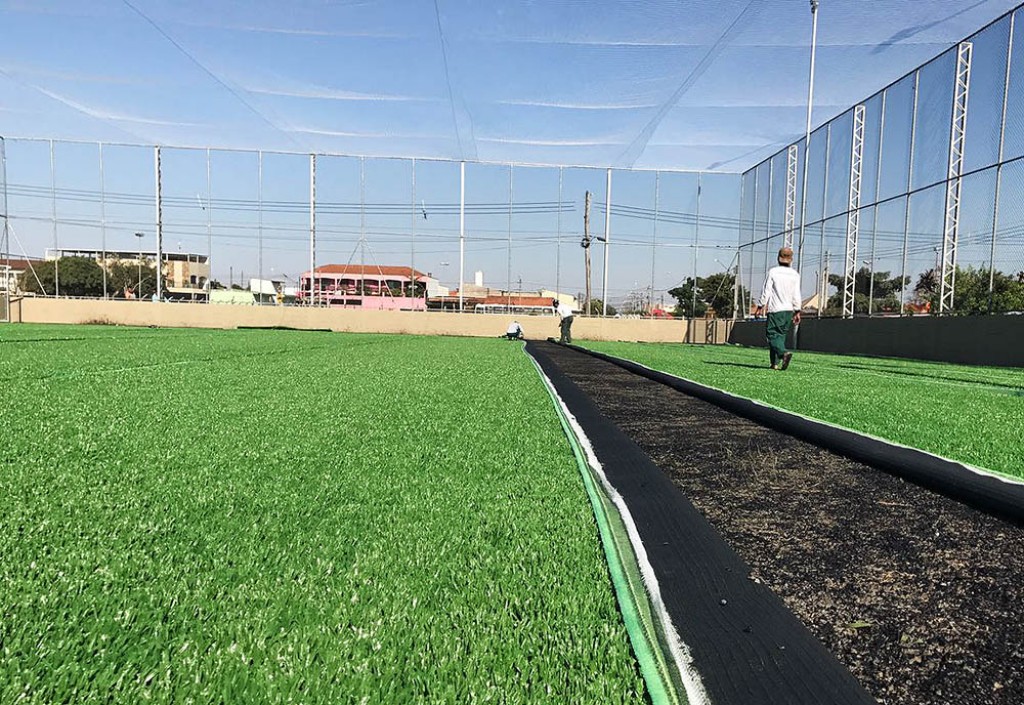 Esporte - Quadra de Society do Santa Rita recebe grama