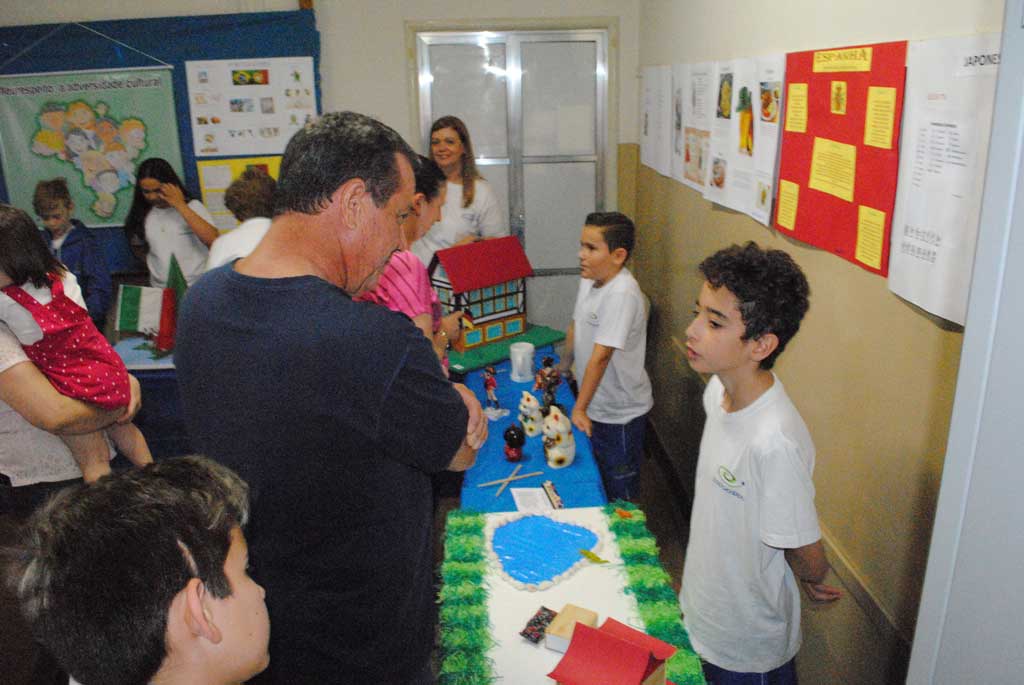 Educação - Feira Científico–Cultural do Colégio Ideal atrai comunidade e familiares
