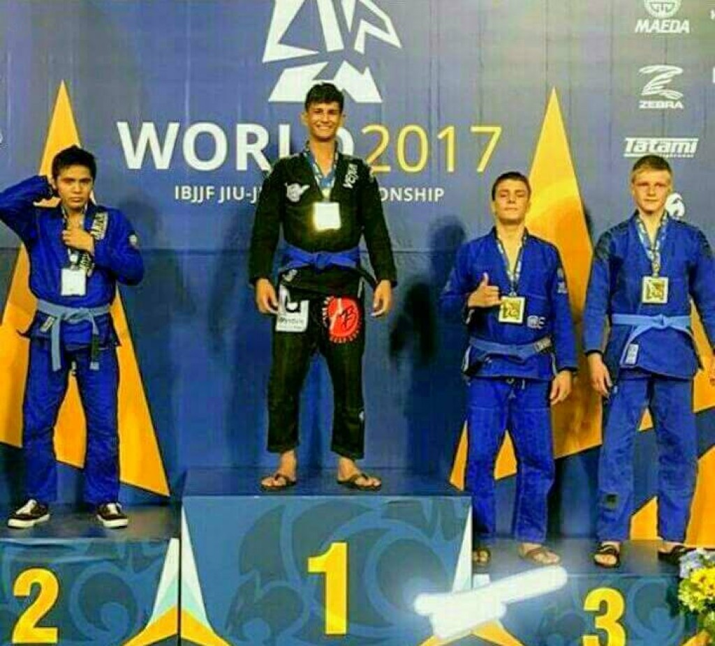 Esporte - Barbarense é campeão mundial de Jiu Jitsu