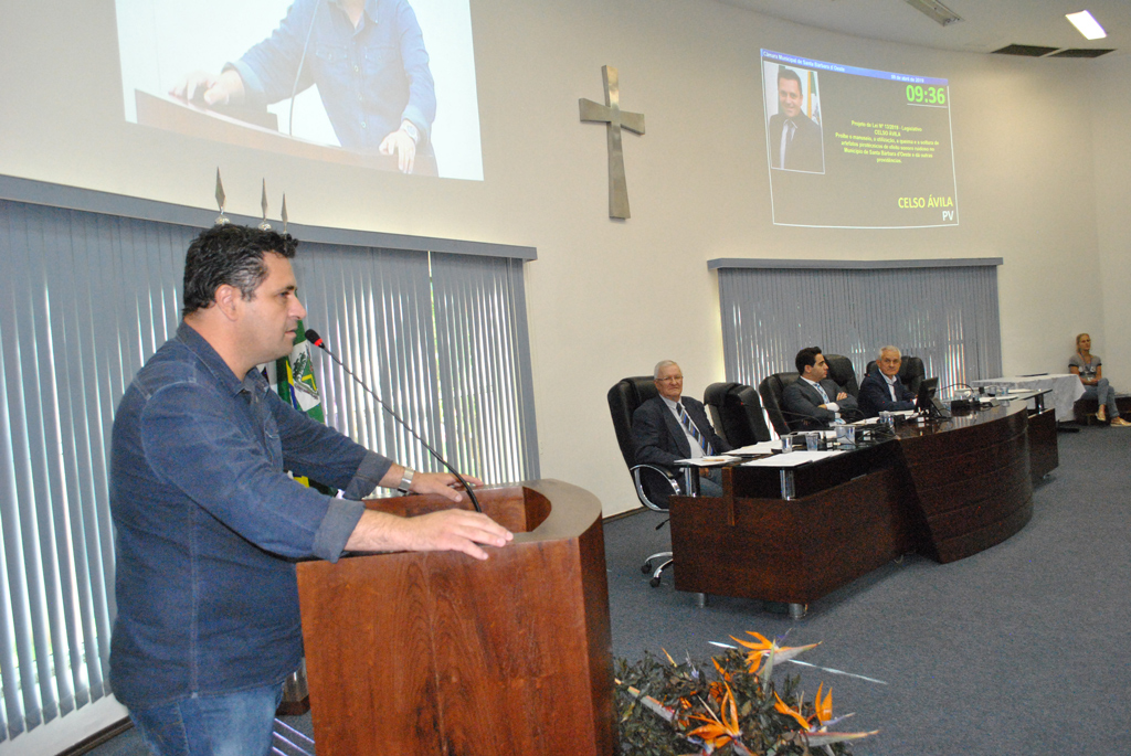 Política - Fogos de artifício: Declarações de vereador causam indignação em S. Antonio do Monte 