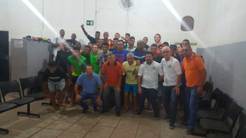 Esporte - Padre e Pastor fazem preleção no União