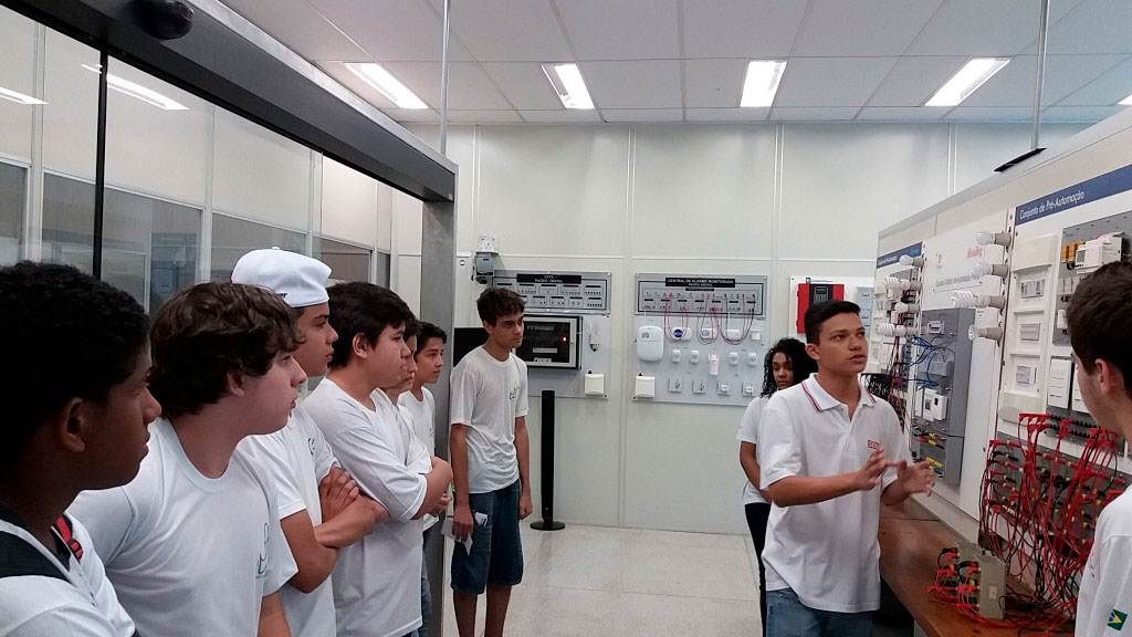 Educação - Mundo Senai recebe centenas de visitantes 