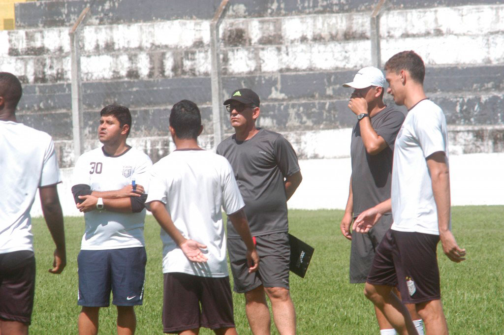 Esporte - Leivinha define hoje time para jogo-treino