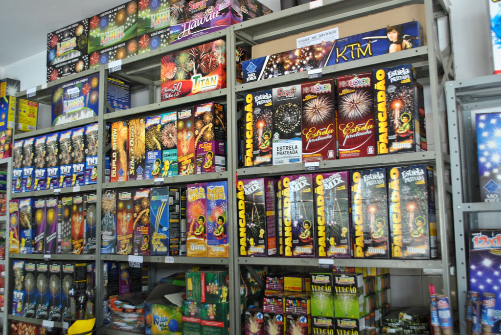 - Comerciantes esperam alta nas vendas de fogos de artifício