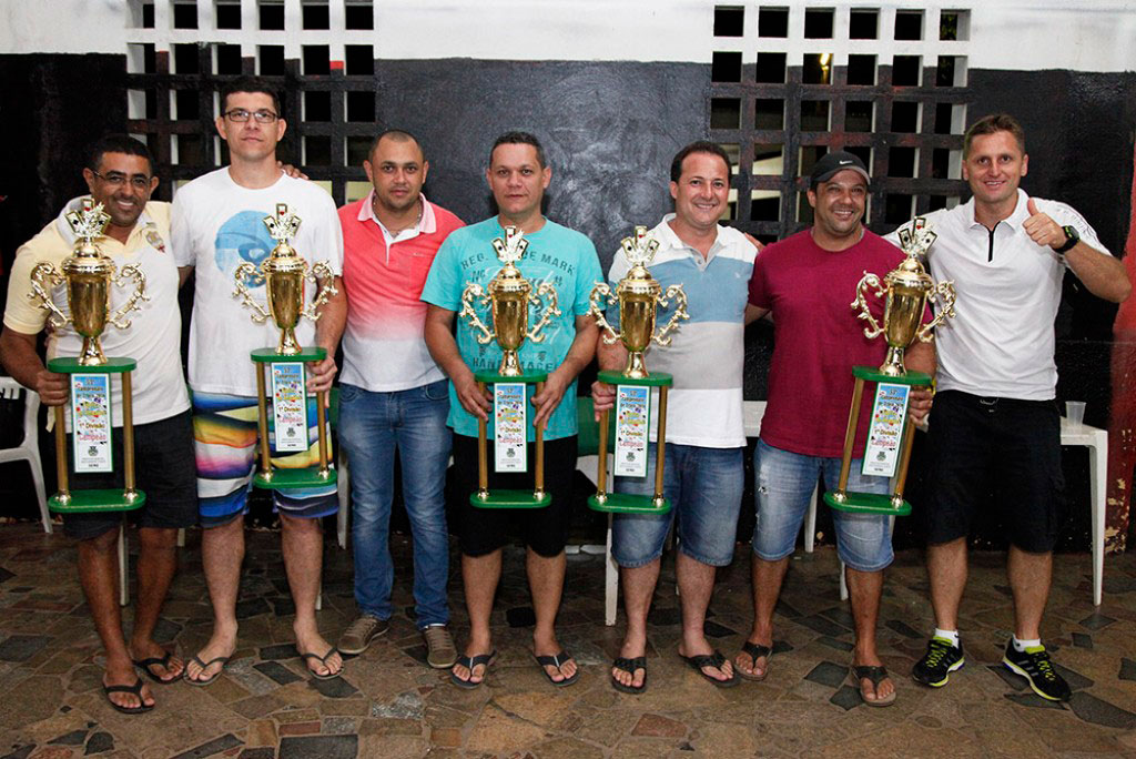 Esporte - O Mundo Acabou e Guaianazes são os campeões do Truco