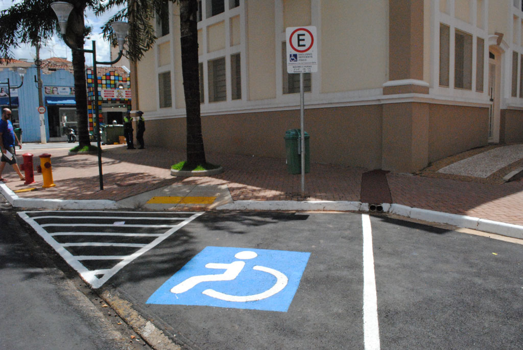 Política - Zona Azul: Joi recebe resposta sobre emissão de credencial 