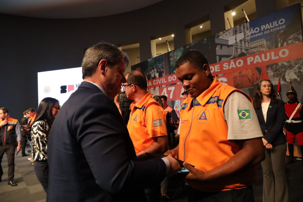 Cidades - Defesa Civil de SB é homenageada  pelo Governo do Estado de SP