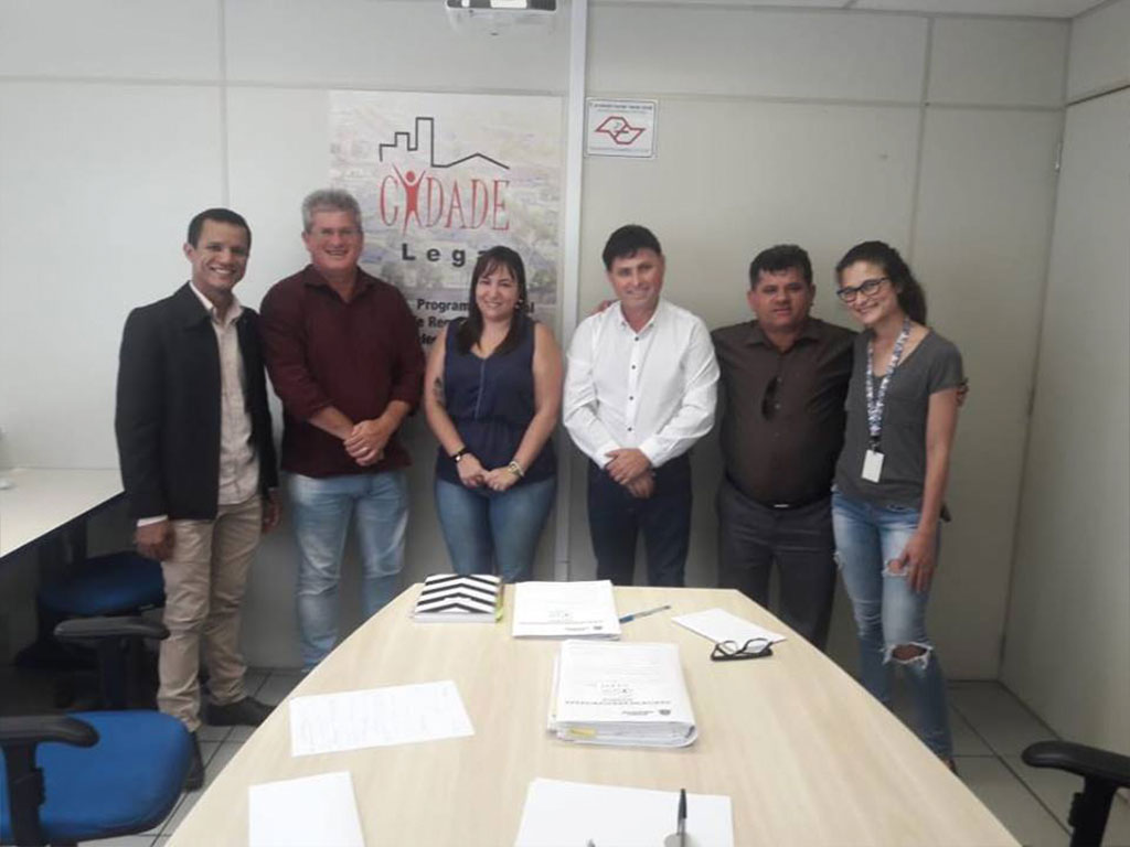 Política - Vereadores visitam CDHU em busca de regularização de diferente bairros 