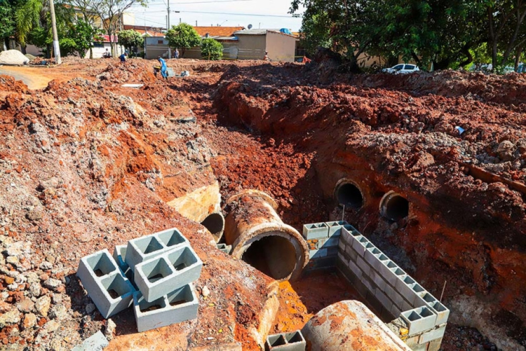 Cidades - Avançam as obras do novo sistema de galerias e drenagem do bairro São Fernando