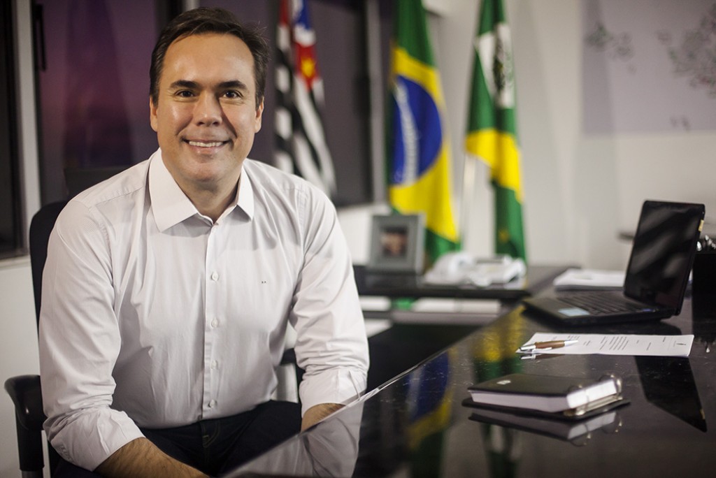 Política - Denis Andia é o prefeito brasileiro mais influente no Twitter