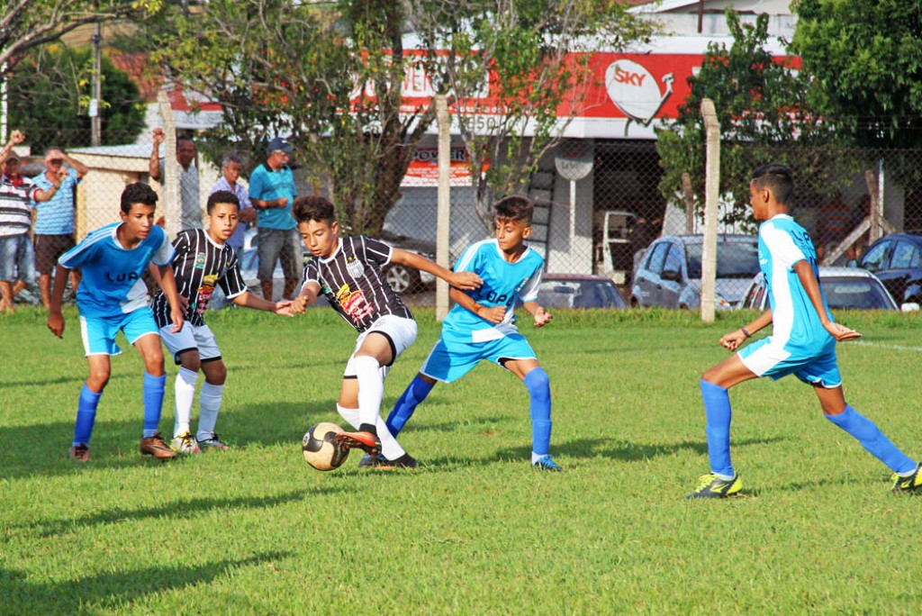 Esporte - Império da Bola e Gaviões são os primeiros campeões da Base 