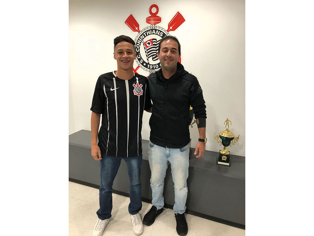 Esporte - União/Fut-Talentos: Araújo assina contrato com o Corinthians por 3 anos