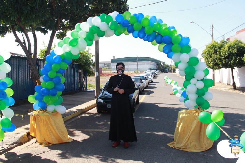 Foto Do Dia - Drive-Thru comemora 11 anos de sacerdócio do padre Agnaldo