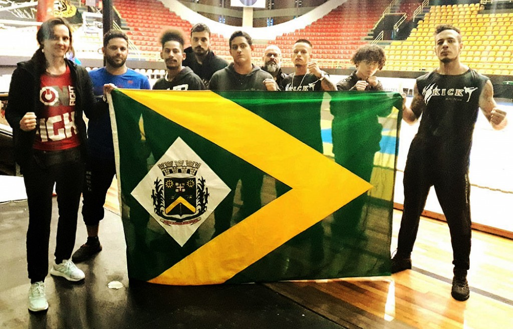 Esporte - Equipe de Kickboxing de Santa Bárbara conquista oito medalhas no Campeonato Paulista
