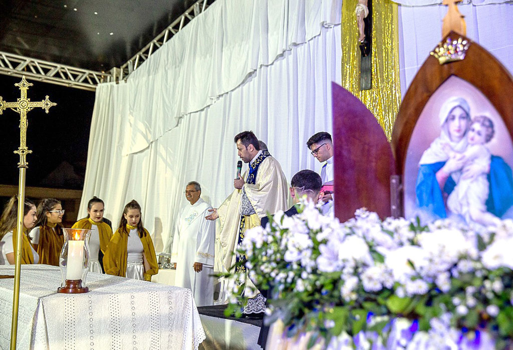 Foto Do Dia - Missa anual do movimento da Mãe Rainha