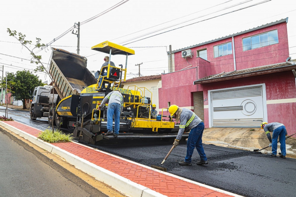 Cidades - Recapeamento é executado na Avenida Brigadeiro Eduardo Gomes