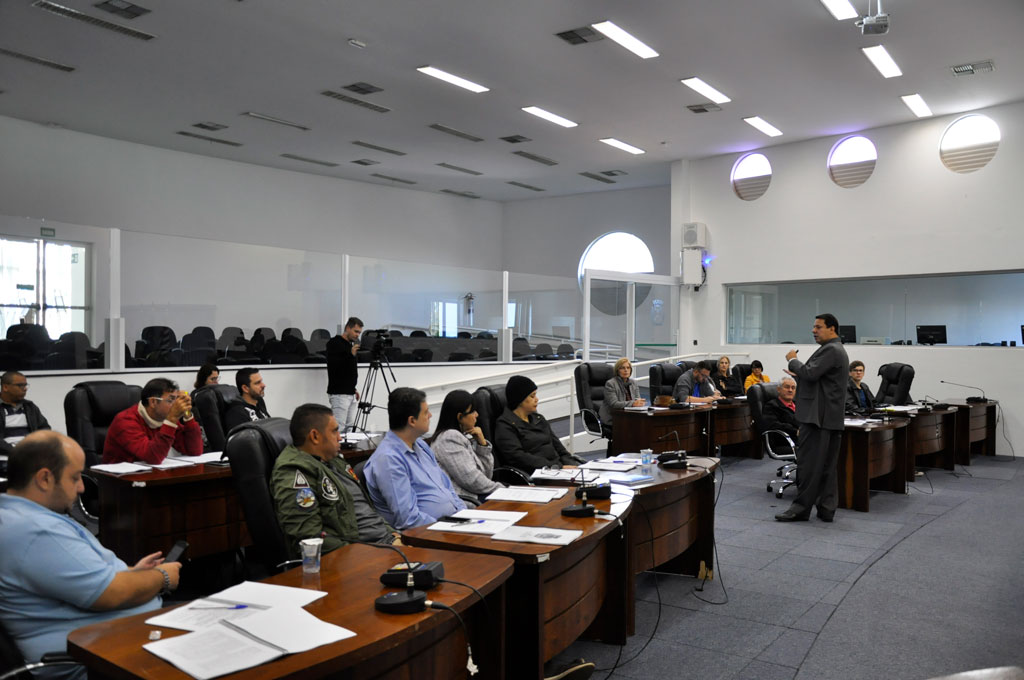 Política - Escola do Legislativo segue com curso 