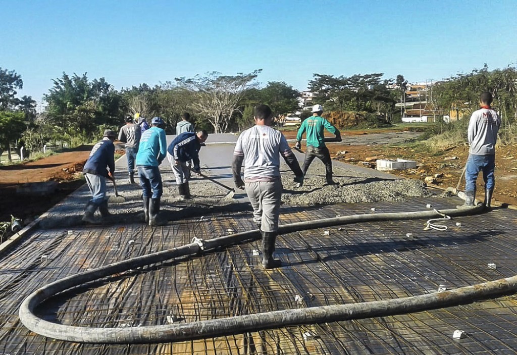 Esporte - Centro do Esporte: Pista de atletismo recebe concretagem 