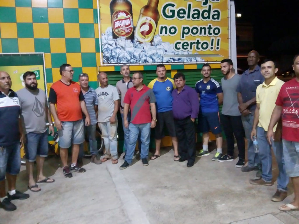 Política - Batoré se reúne com comerciantes da Rua Urandi