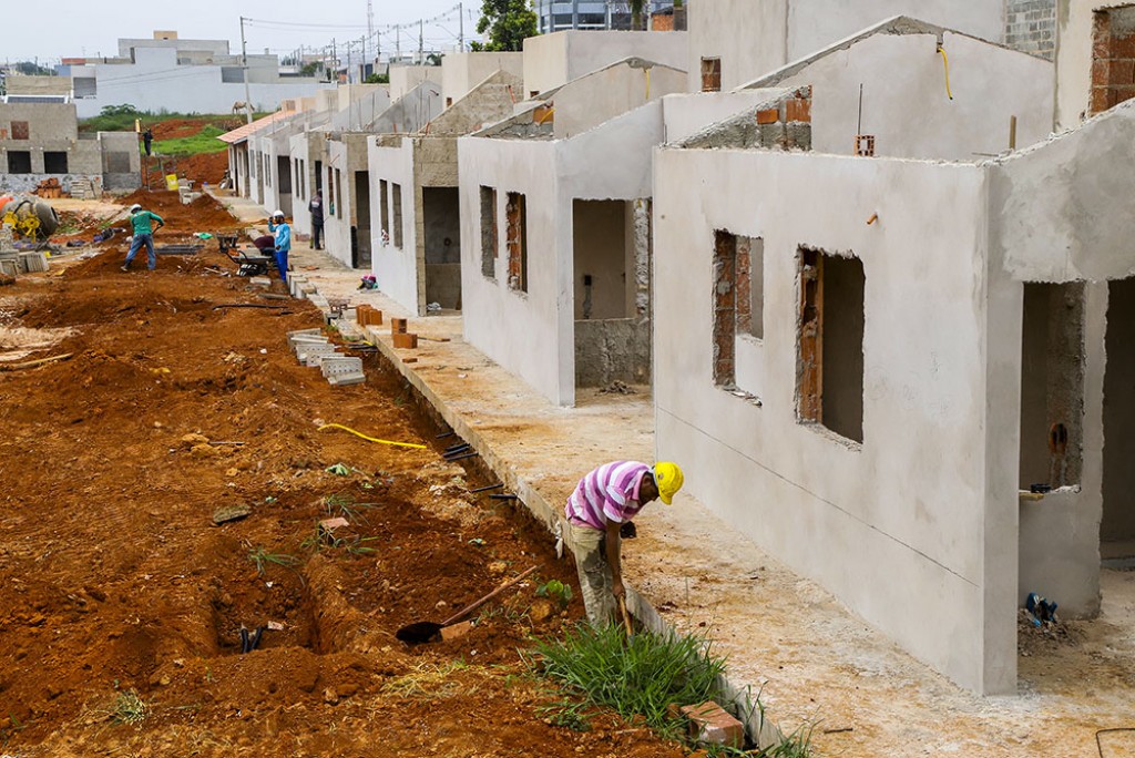 Cidades - Obras das 28 moradias do “Vida Longa” continuam em Santa Bárbara