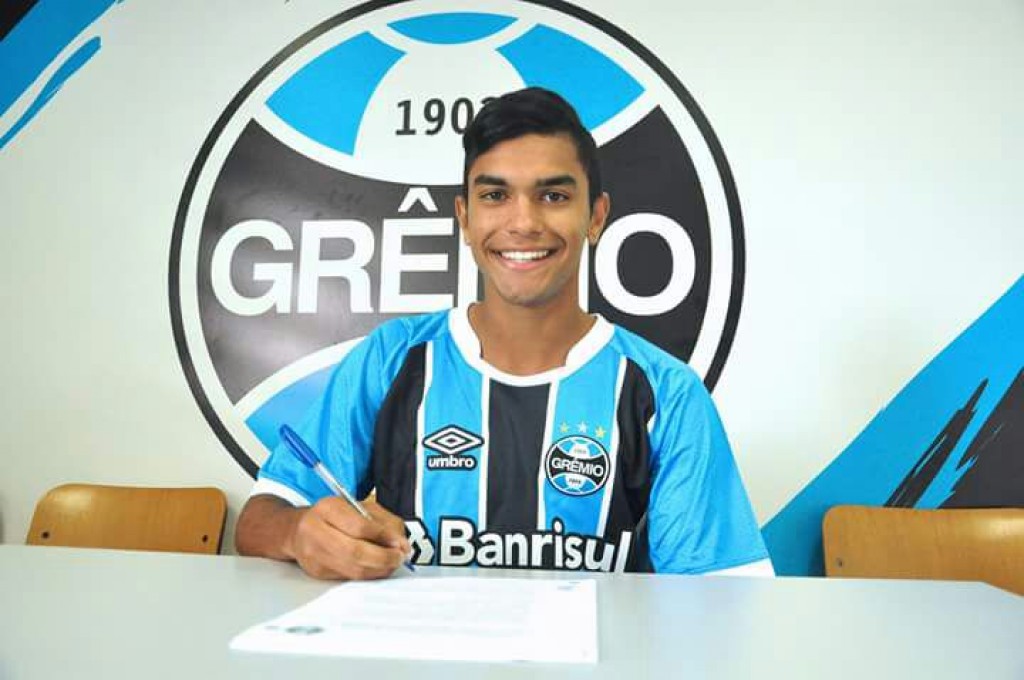 Esporte - Jovem barbarense assina contrato com Grêmio