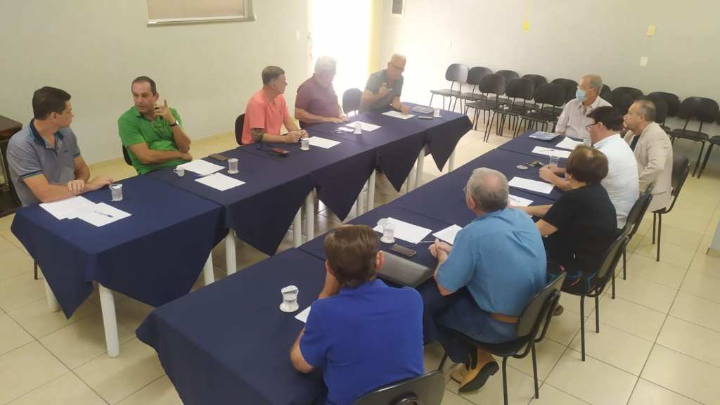 Cidades - Em reunião na Acisb, vereadores   contestam prévia do Censo