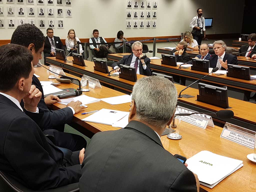 Política - Audiência aponta que desoneração gera saldo no nº de empregos