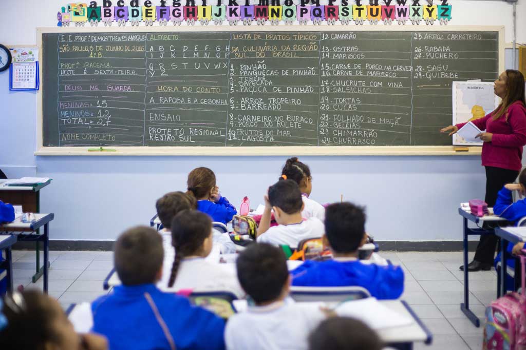 Educação - Governo paga bônus para professores e servidores no dia 20