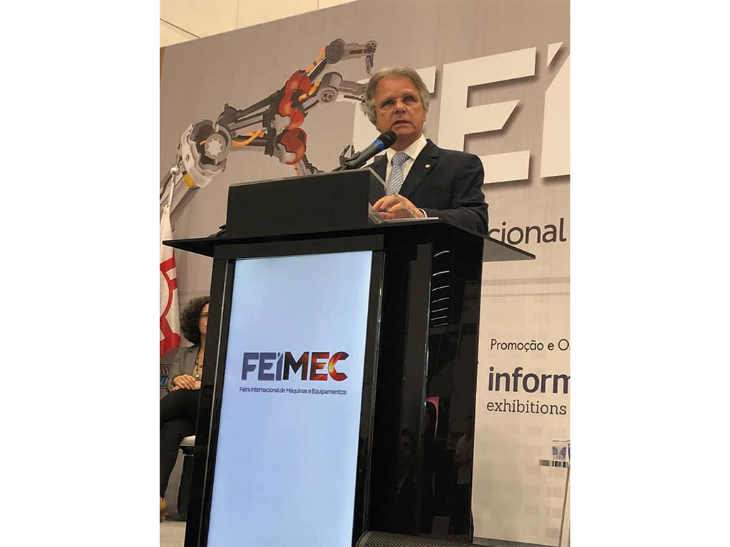 Política - Macris participa da abertura da Feimec