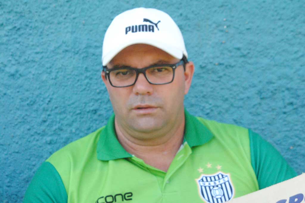 Esporte - Peixoto comanda primeiro coletivo no União