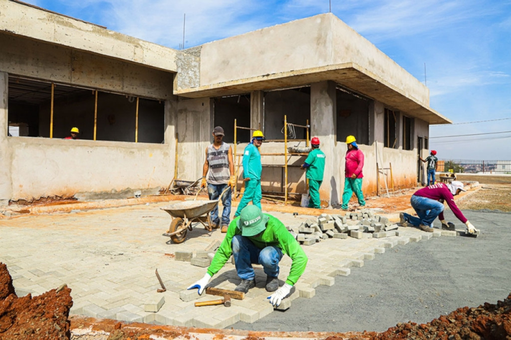 Cidades - Construção do Meu PET | Hospital Veterinário segue em Santa Bárbara