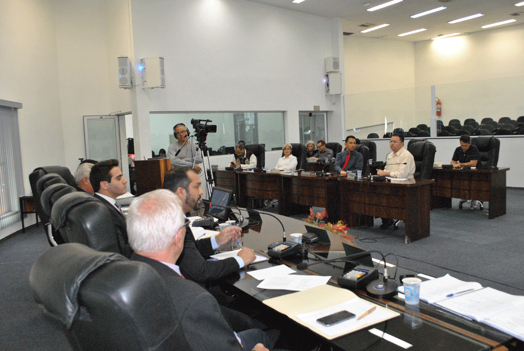 Política - Após discussão, vereadores aprovam Refis 