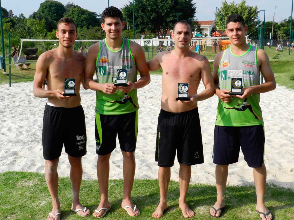 Esporte - Torneio de Futevolei com 16 duplas