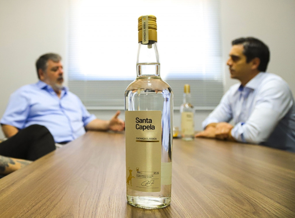 Cidades - Cachaça da Destilaria Santa Capela conquista premiação internacional