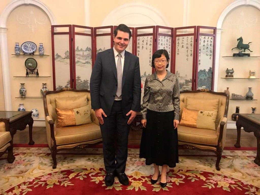 Política - Cauê detalha Trem Intercidades à cônsul da China