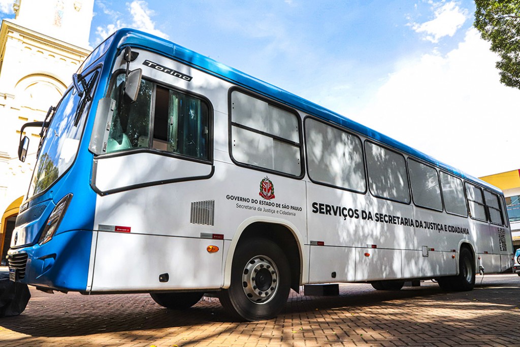 Cidades - Ônibus do Projeto Cidadania Itinerante segue até sábado em Santa Bárbara