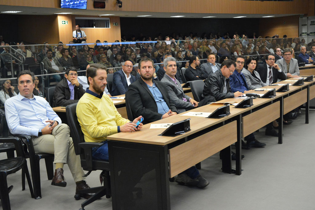 Política - Prefeito Denis Andia participa de ciclo de debates do TCE