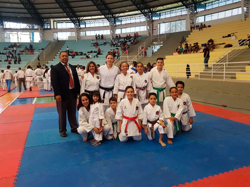 Esporte - Karatê: barbarenses conquistam medalhas em Grand Prix