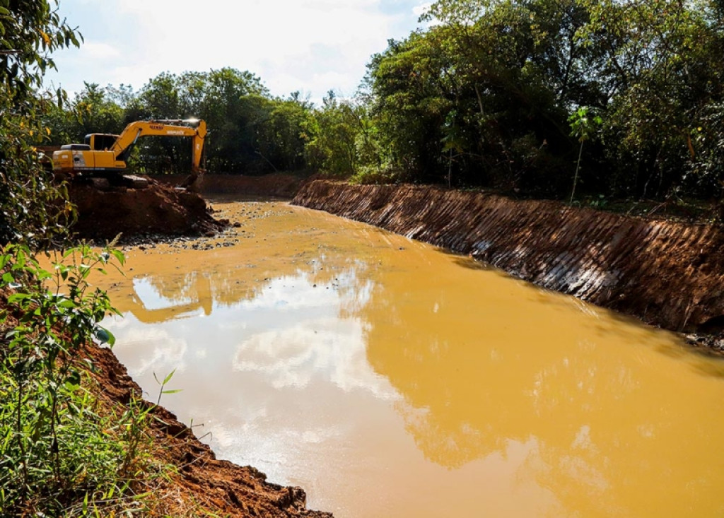 Cidades - Prefeitura inicia serviços de implantação de piscinão na região da Estrada do Barreirinho