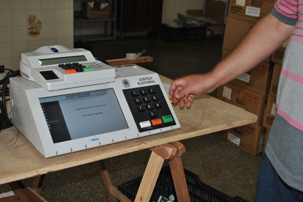 Política - Eleitor votará em dois candidatos ao Senado 