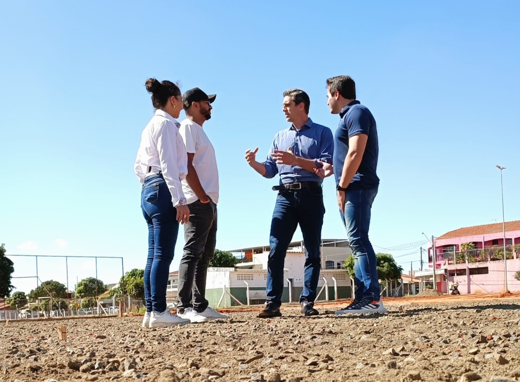 Cidades - Vereadores acompanham  prefeito em vistoria a obras