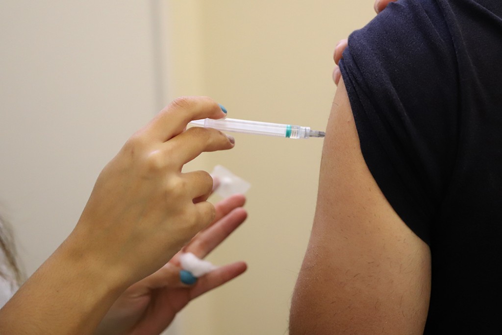 - Vacinação contra a gripe chega a 43 mil doses aplicadas em Santa Bárbara