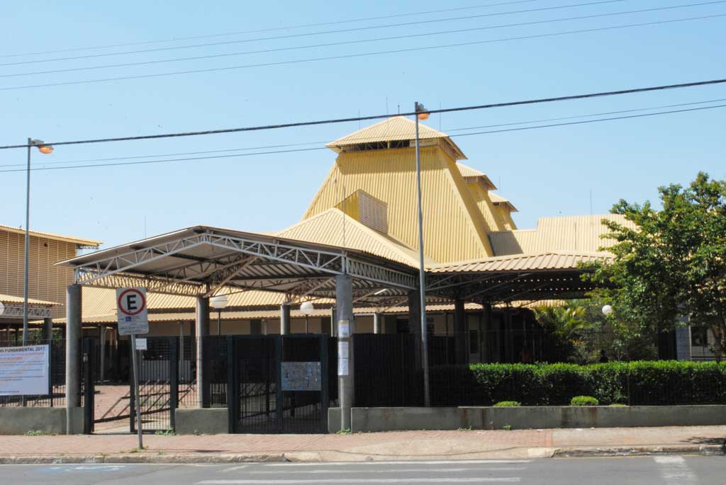 - Escolas de Santa Bárbara recebem peça “Um Reino Sem Dengue”