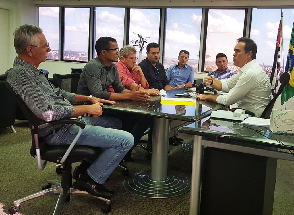 Política - Prefeito Denis Andia discute Saúde e Educação com vereadores 